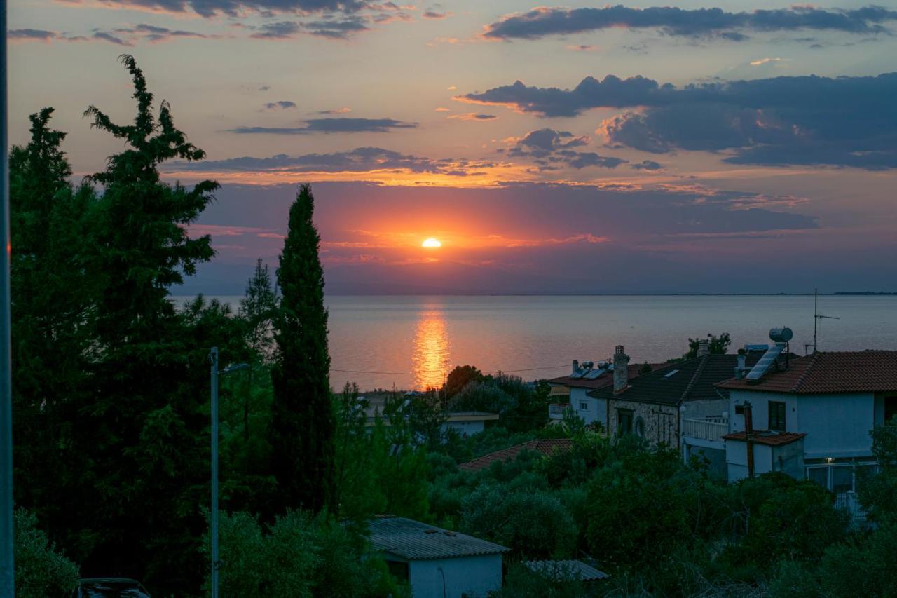 Heraclea Luxury Suites Nea Iraklia Exteriér fotografie