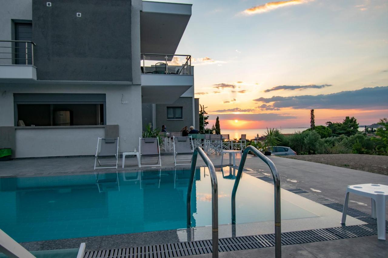 Heraclea Luxury Suites Nea Iraklia Exteriér fotografie